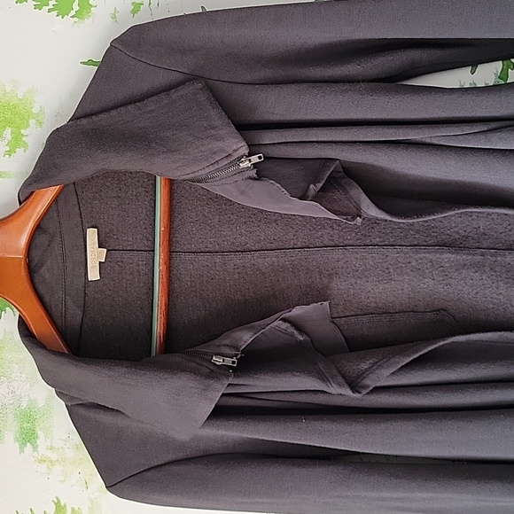 Two Sweater Bundle. - Picture 6 of 9